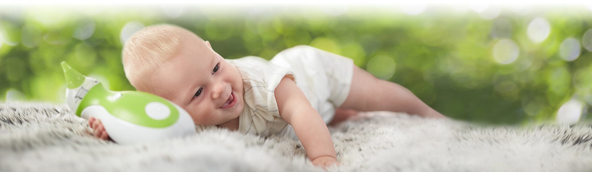 Dowiedz się więcej o przenośnym aspiratorze do nosa dla niemowląt Nosiboo Go, służącym do oczyszczania zatkanych nosków z wydzieliny w czasie podróży