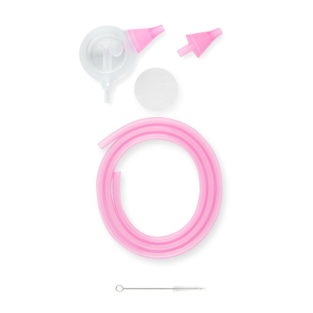 Elementy zestawu akcesoriów do aspiratora do nosa Nosiboo Pro w kolorze różowym: głowica Colibri, różowa końcówka do nosa, element filtrujący, różowy wężyk łączący, szczoteczka